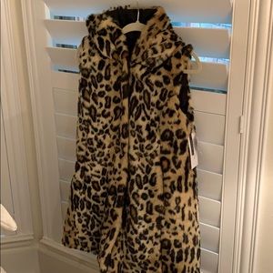Reversible leopard vest  with hood